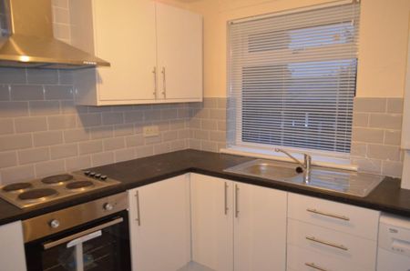 2 bedroom flat to rent - Photo 4