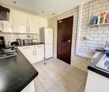 6 bedroom end of terrace house to rent - Photo 3