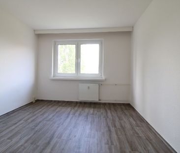 Schöne 3 Zimmer-Wohnung mit Dusche und Loggia sucht neuen Mieter! - Foto 3