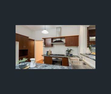 Charming 3 bedroom home - Photo 1