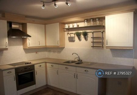 2 bedroom flat to rent - Photo 2