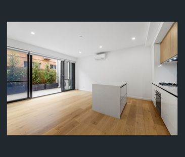 MODERN APARTMENT WITH COURTYARD - Photo 2