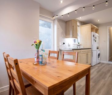 Ideal location for all universities! - Photo 2