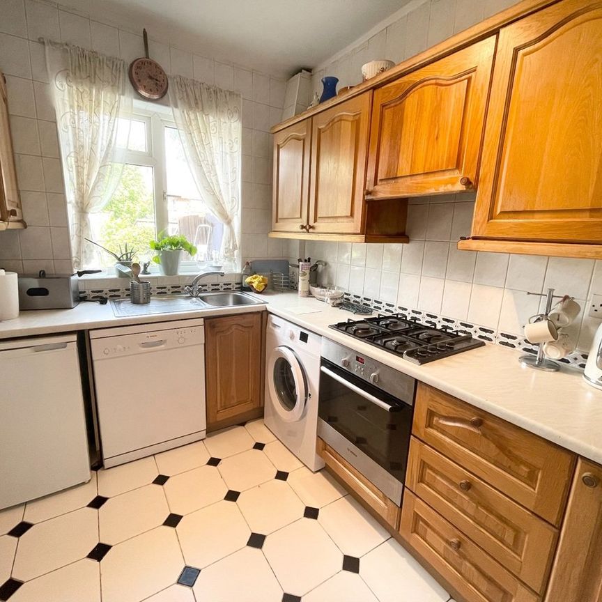 Room in a Shared House, Hazelwood Avenue, SM4 - Photo 1