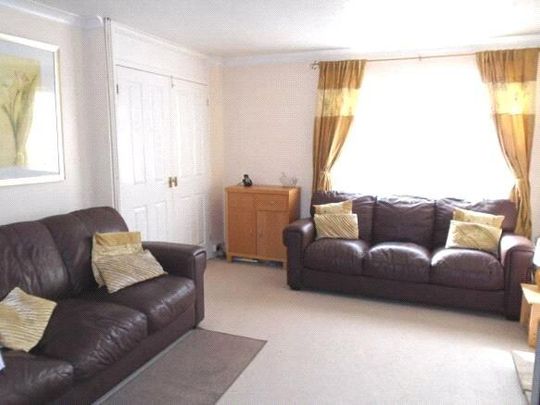 3 bedroom semi-detached house to rent - Photo 1