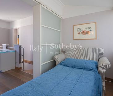 Furnished two-level apartment with terraces - Photo 5