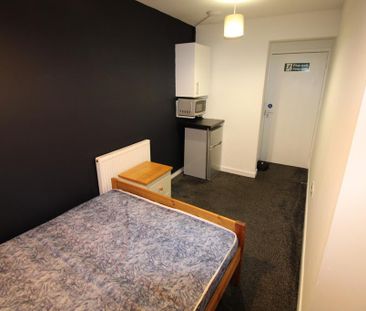 1 bedroom in a house share to rent - Photo 1