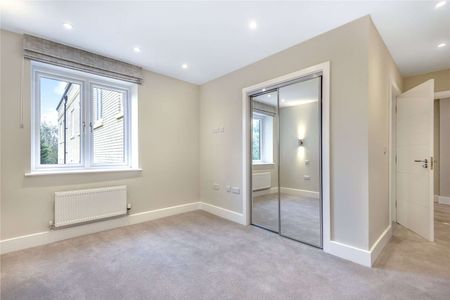 An exceptionally stylish apartment in and ideal Sevenoaks location. - Photo 2