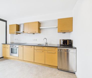 3 bedroom flat to rent - Photo 3
