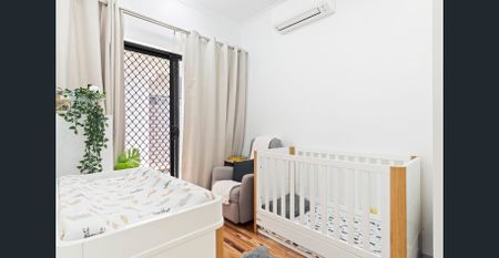 Ground floor unit with private pool - Photo 4