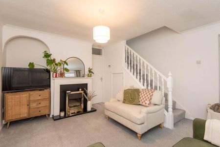 2 bedroom semi-detached house to rent - Photo 2