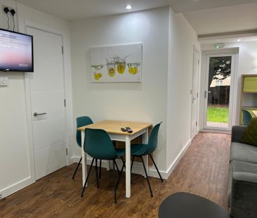 1 bedroom in a house share to rent - Photo 2