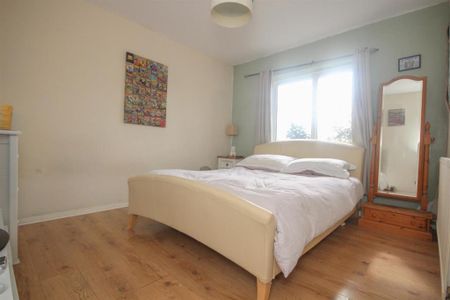 3 bedroom flat to rent - Photo 5