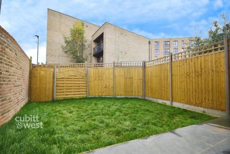 2 bedroom semi-detached bungalow to rent - Photo 2