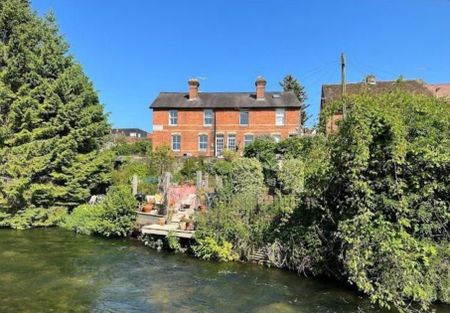 2 bedroom end of terrace house to rent - Photo 3