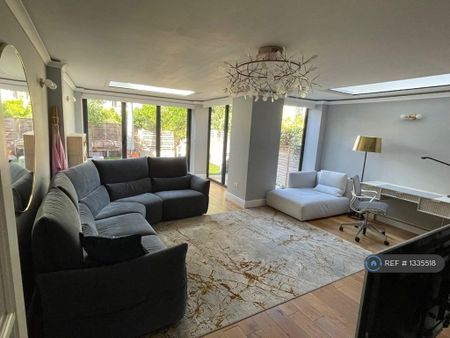 4 bedroom terraced house to rent - Photo 2