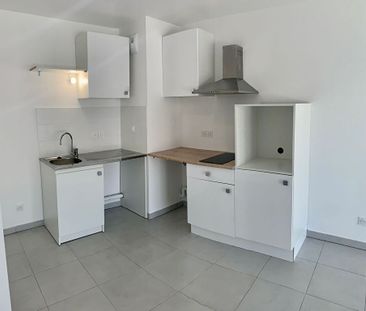 LE PUY SAINTE REPARADE APPARTEMENT T2 TERRASSE ET PARKING, - Photo 1