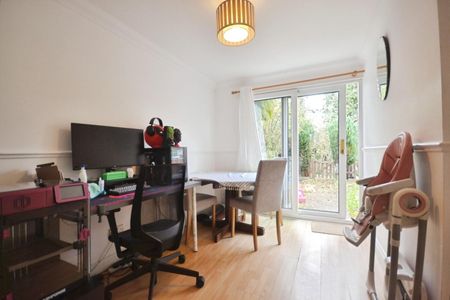 3 bedroom House To Let Total Size: 862 SQ FT - Photo 2