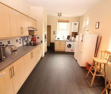 1 bedroom in a house share to rent - Photo 2