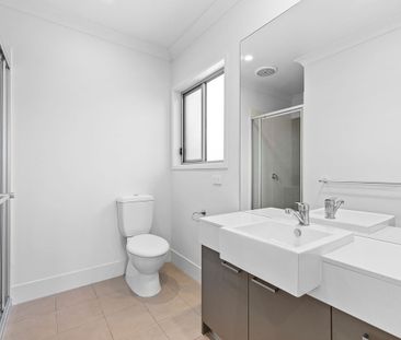 Spacious Four Bedroom Coomera Home with Additional LIving Space - Photo 3