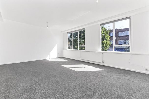 3 bedroom flat to rent - Photo 1