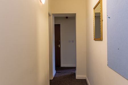 5 Bed Student Accommodation - Photo 3