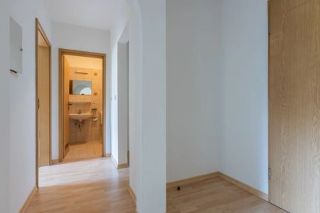 Ruhige, sonnige Lage 2-Zimmer-Wohnung mit großzügigem Wohnzimmer, Balkon und Wannenbad - Foto 5