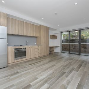 Luxury Studio Apartment - Photo 2