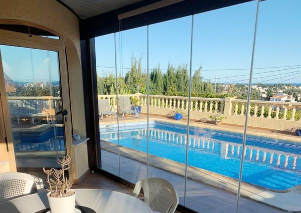 Villa for rent with 3 bedrooms and pool in Calpe for the winter season.