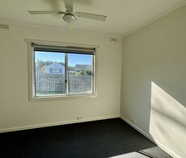 Three Bedroom House - Photo 5