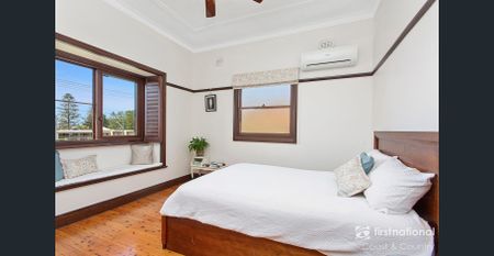 Charming and unique home - Photo 5