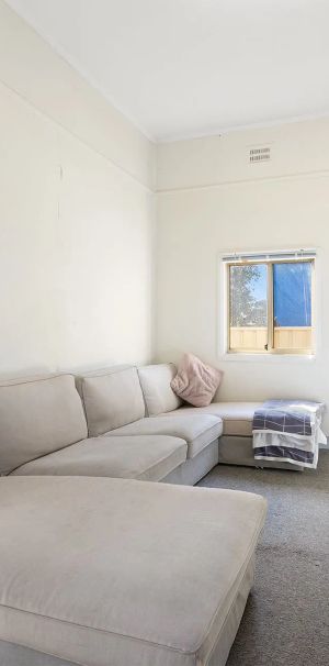 Cosy Cottage, Large Block, 200m from Swansea Channel - Photo 1