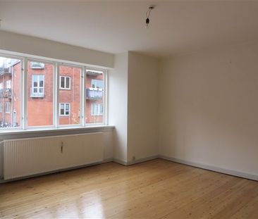 Nyrenoveret og nymalet stuelejlighed i lille rolig ejendom ledig st... - Photo 2