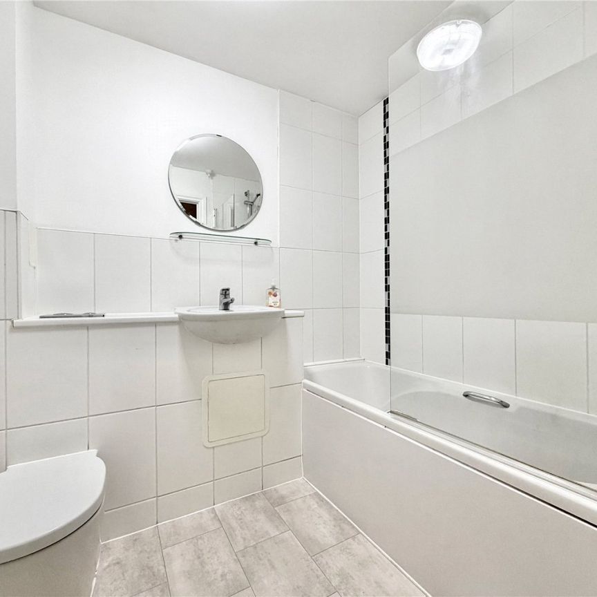 2 Joslin Avenue, London, NW9 - Photo 1