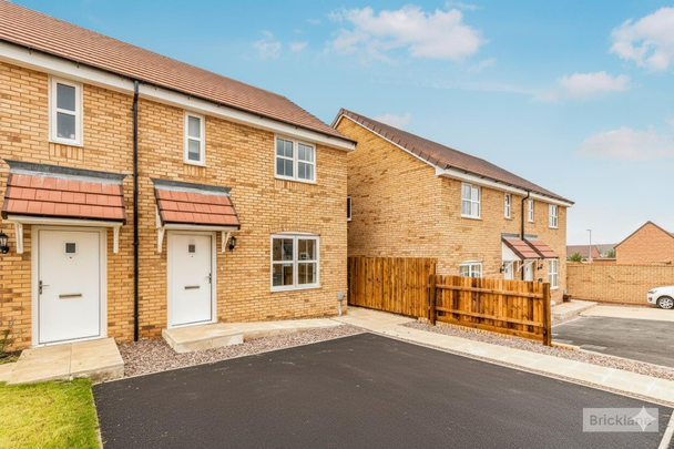 Poppy Way, Northampton - Photo 1