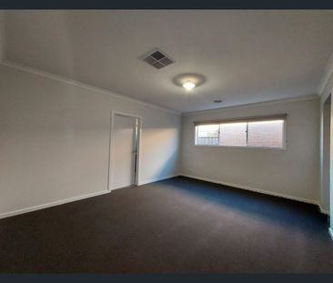 Spacious 4-Bedroom Family Home in Mickleham! - Photo 4