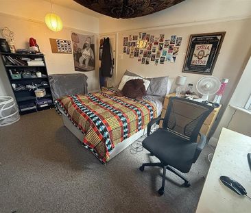 4 bedroom terraced house to rent - Photo 6