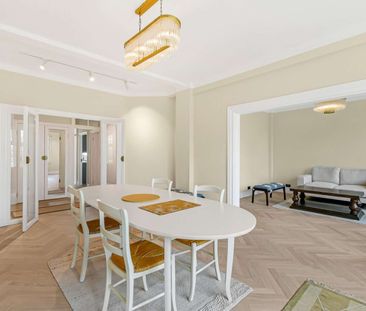 Lateral four bedroom apartment located in the heart of St Johns Wood - Photo 3