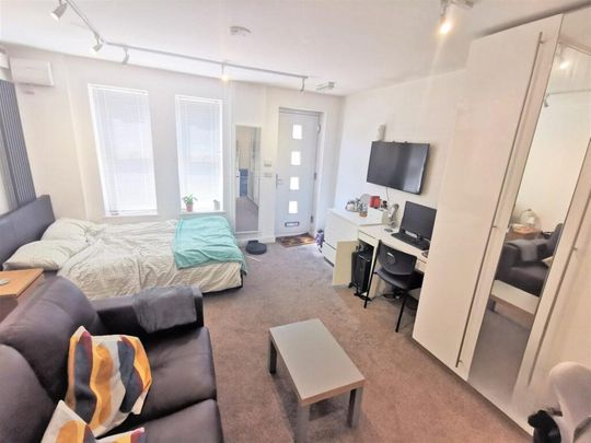 Studio to rent - Photo 1