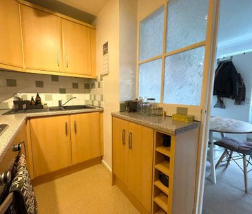2 bedroom flat to rent - Photo 2