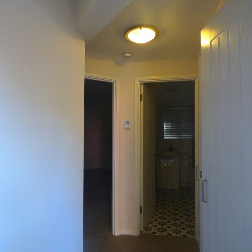 Flat to rent on - Photo 1