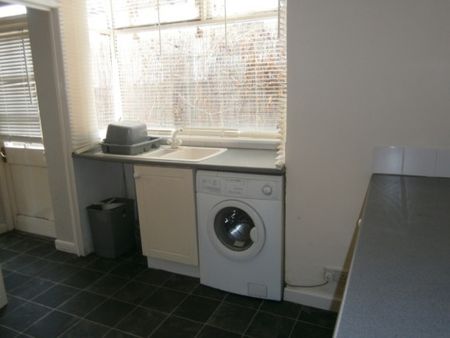 3 Bed Student House To Let - Photo 5