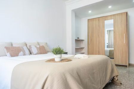 Calle Reig Genovés, Valencia, Valencian Community 46019 - Photo 2