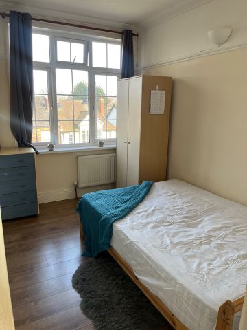 3 Bed Flat, Northfields Ave, W5 - Photo 3