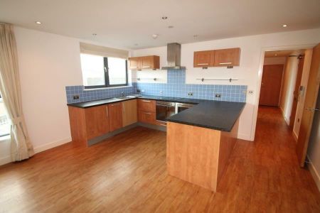 2 bedroom flat to rent - Photo 4