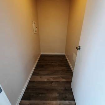 1 BEDROOM AND DEN FOR RENT - Photo 3