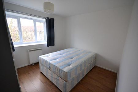 3 bedroom flat to rent - Photo 5