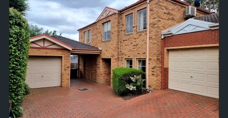 BEAUTIFUL 3 BEDROOM DOUBLE STOREY TOWNHOUSE! - Photo 3