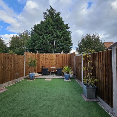 4 bedroom terraced house to rent - Photo 5