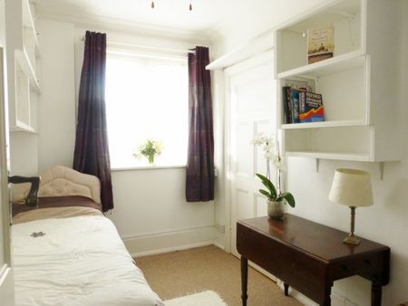 4 Bed Apartment,Lansdowne Road, Hove - PARKING - £2250 - Photo 4